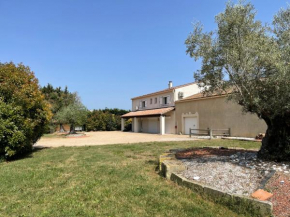 Studio 40m2 avec terrasse LE MAS DE LAURIANE